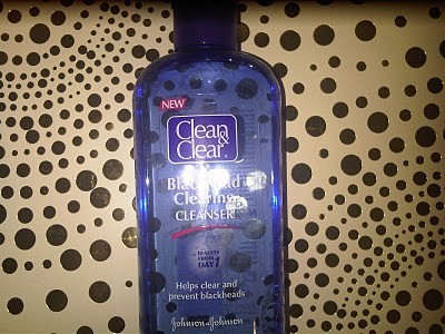 My Review of Clean & Clear Blackhead Clearing Cleanser - Bellatory