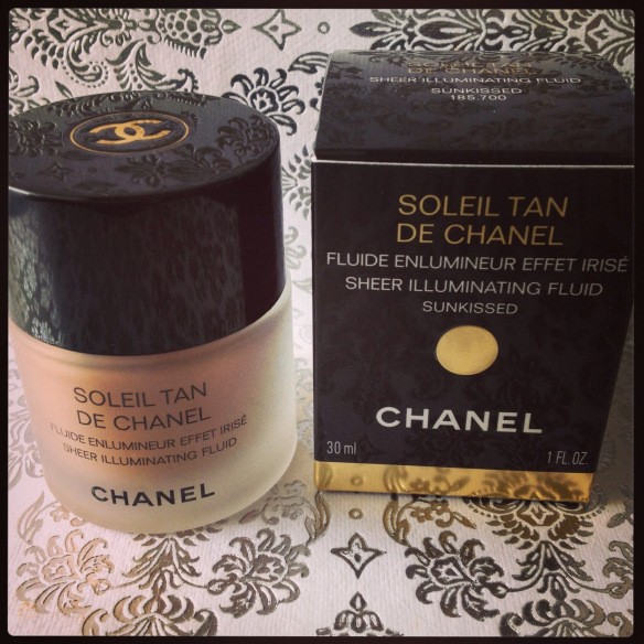 Soleil Tan de Chanel Sheer Illuminating Fluid Review - Beauty Bulletin -  Primers, Illuminators, Setting Sprays - Beauty Bulletin