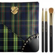 MAC - A Lady &amp; Her Tricks Buff &amp; Line Brush Collection