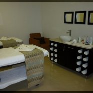 Inner Sanctum Day Spa &amp; Salon: Between shopping and relaxation