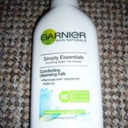 Garnier Simply Essentials Cleansing Milk