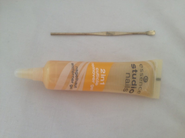 Essence 2n1 Cuticle Remover