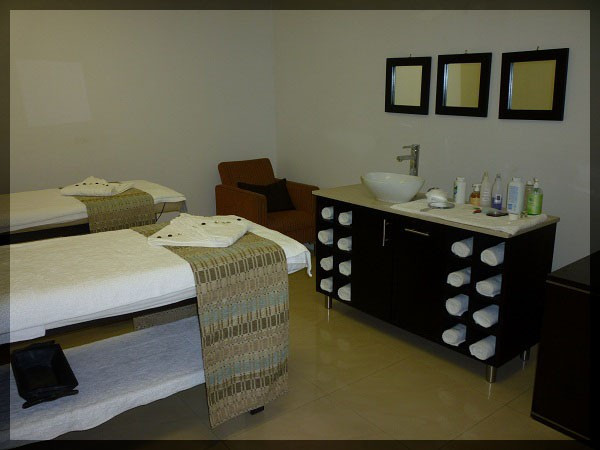 Inner Sanctum Day Spa &amp; Salon: Between shopping and relaxation