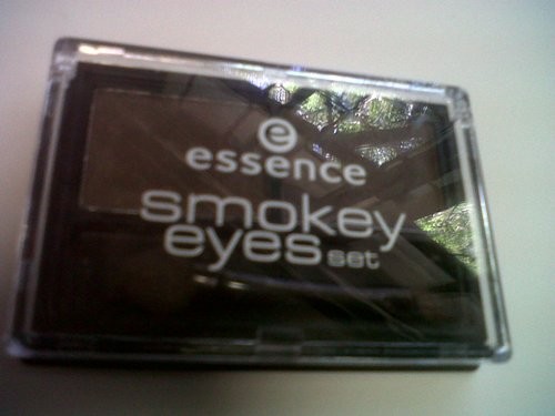 Read more about the article Smokey Eyes