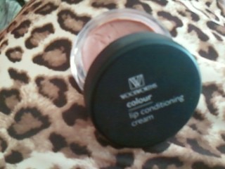 Read more about the article Woolworths Lip Conditioning Cream